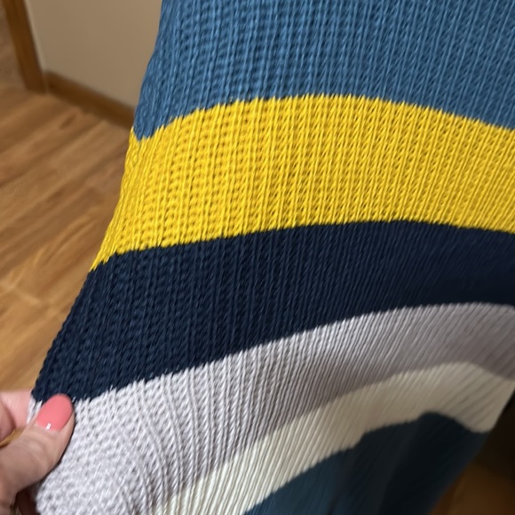 Cute oversized Sweater!!💙 - Picture 4 of 4